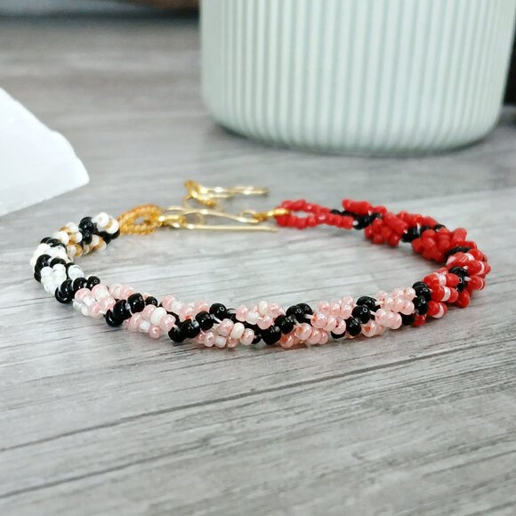 Gradient Spiral Beaded Bracelet, Red Pink White & Black, Adjustable 7 - 9" - Picture 8 of 8